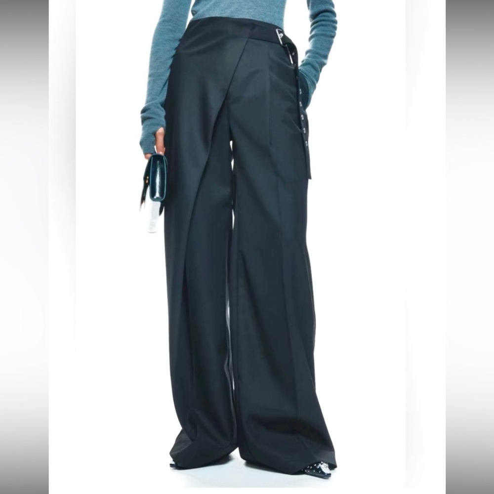 H&M A/W 2025
WOOL-BLEND WRAP-DETAIL PANTS - Picture 3 of 5